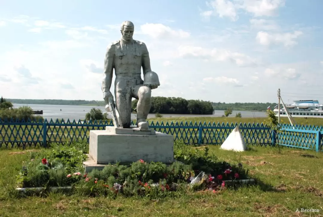 Памятник в Горицах