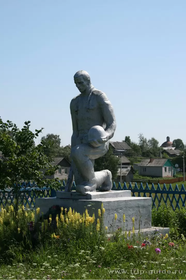 Памятник в Горицах