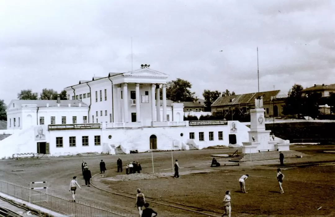 Иваново, спортсмены тренируются на стадионе, около 1962 г.