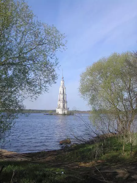 Колокольня в воде