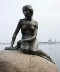 Памятник Русалочке в Копенгагене Памятник Русалочке в Копенгагене