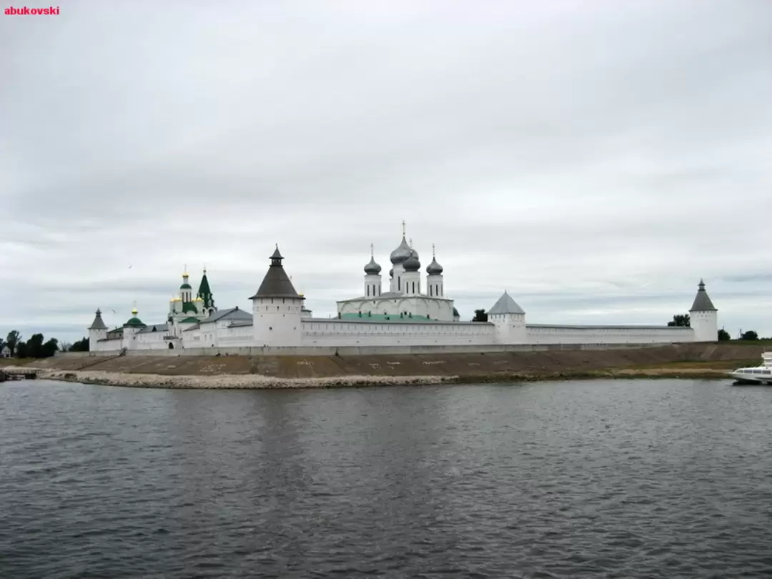 Макарьевский монастырь с Волги