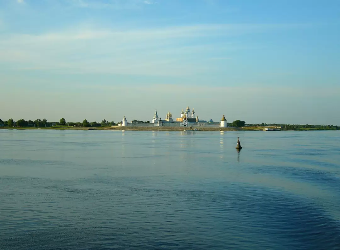 Макарьевский монастырь, вид с Волги