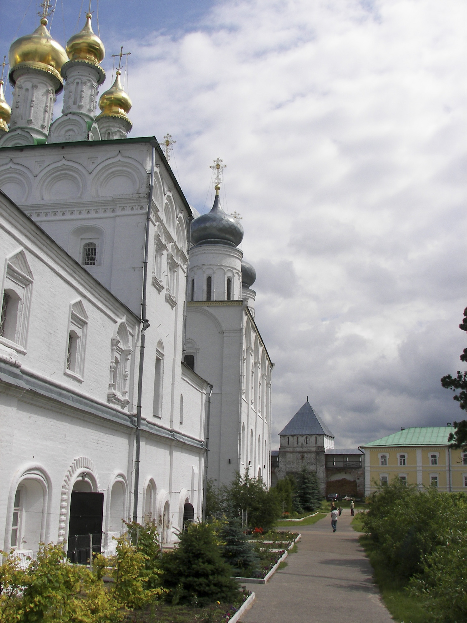 Церкви монастыря