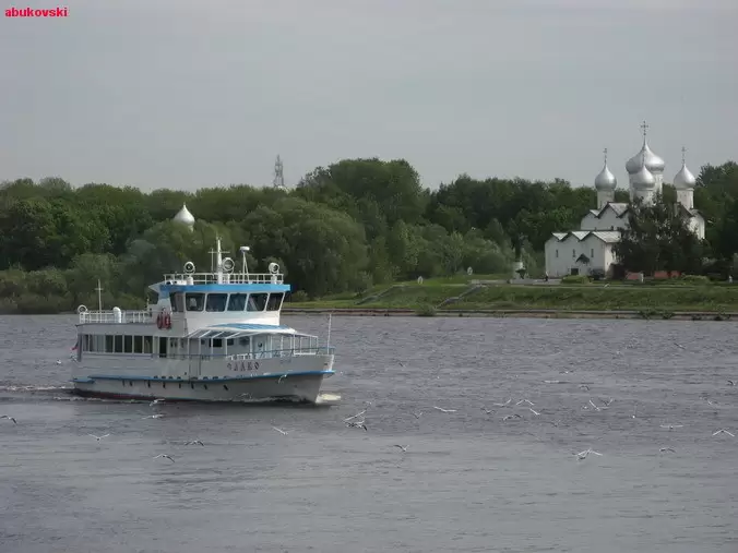 Теплоход «Садко» на реке Волхов в Новгороде