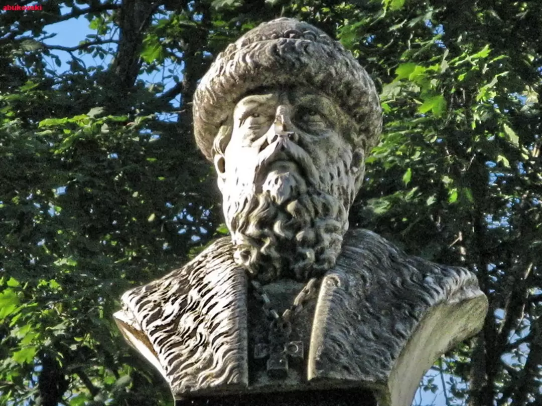 Памятник великому князю Василию Дмитриевичу в Плёсе