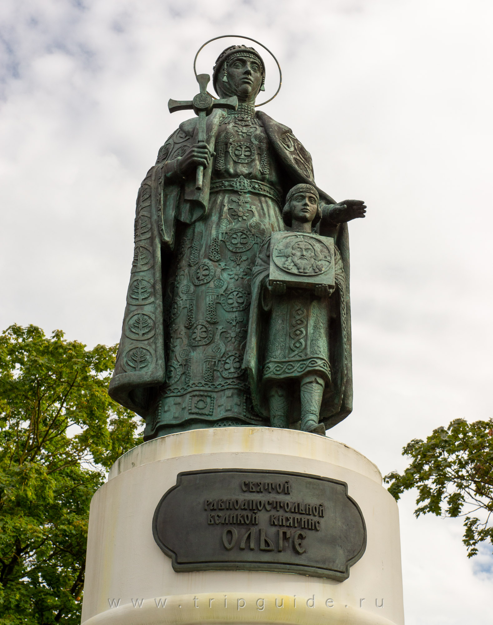 Памятник княгине Ольге в Пскове