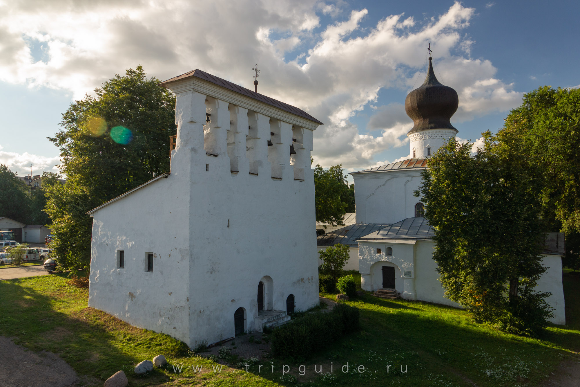 Пароменская Успенская церковь и колокольня