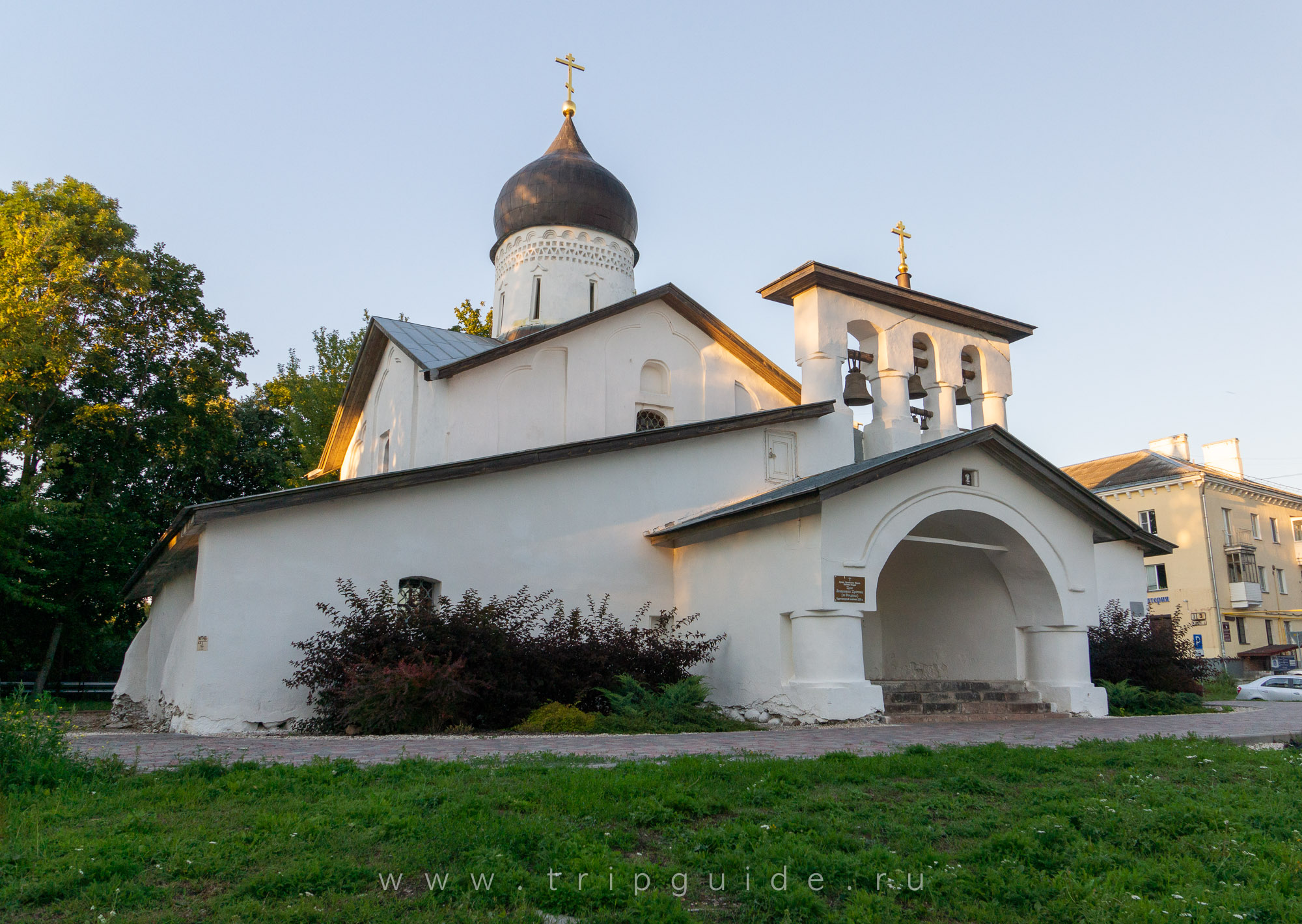 Псков, храм Воскресения со Стадища