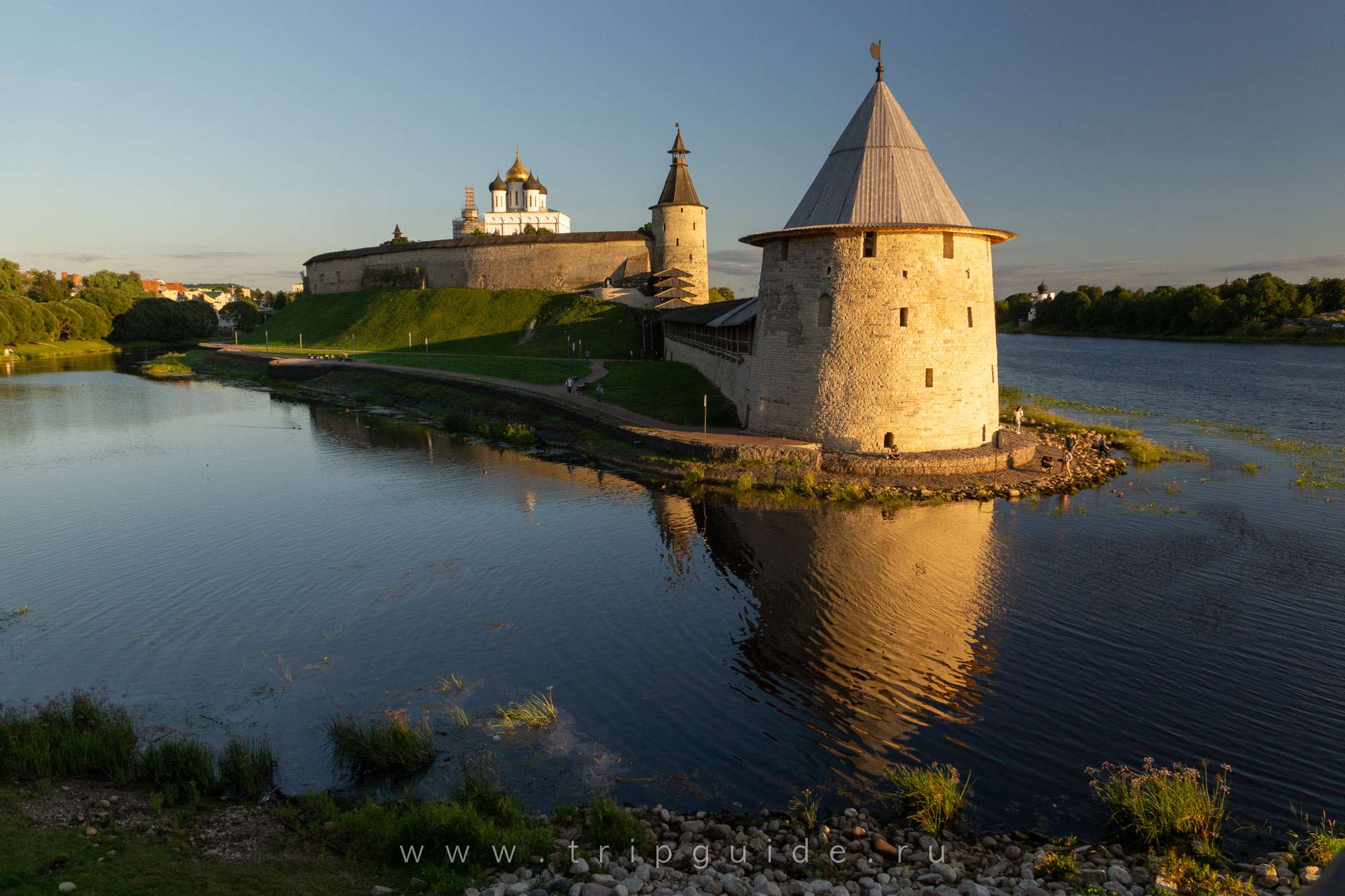 Псков, кремль и отражение