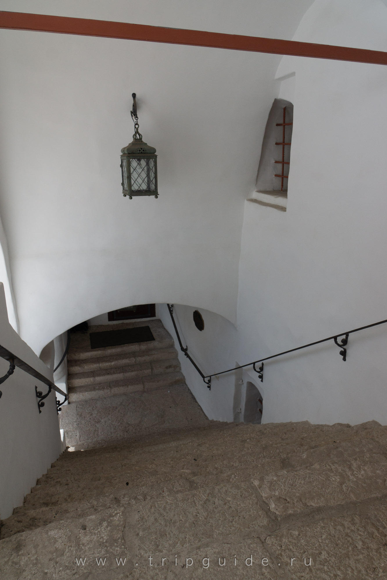 Лестница в Трапезные палаты ресторана «Двор Подзноева»