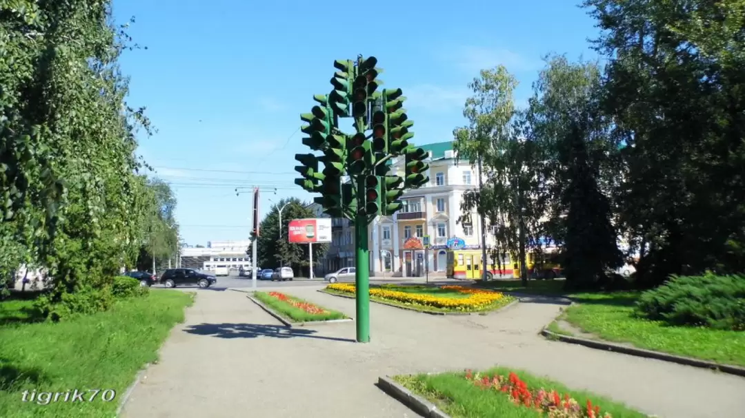 Пенза, «Светофорное дерево» из 36 старых светофоров