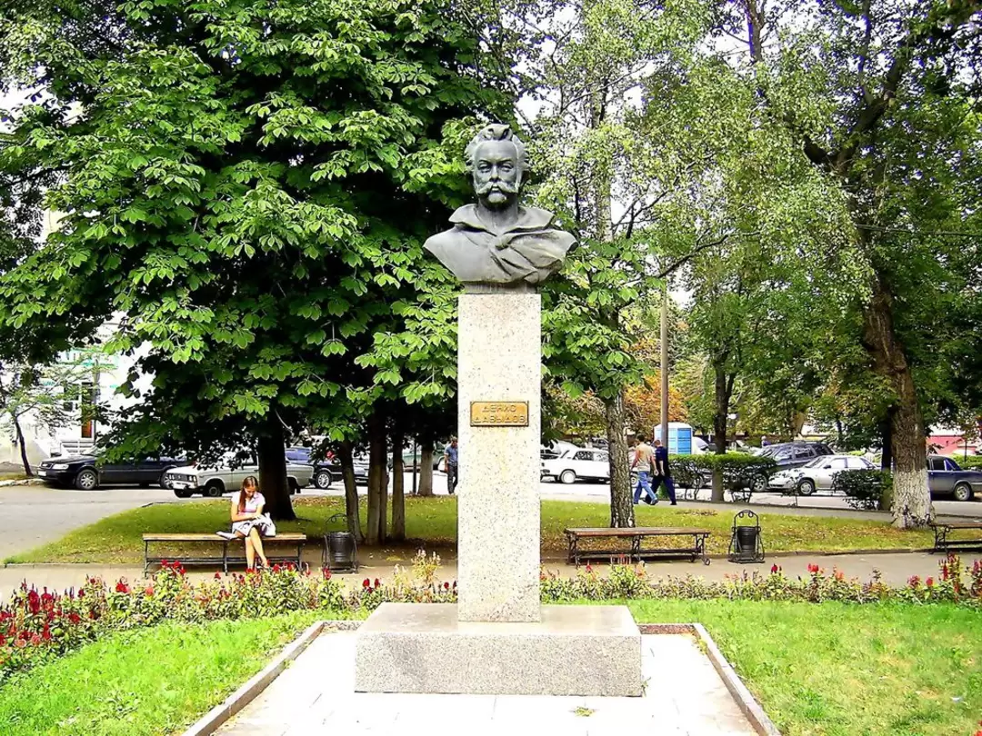 Пенза, бронзовый бюст Дениса Давыдова
