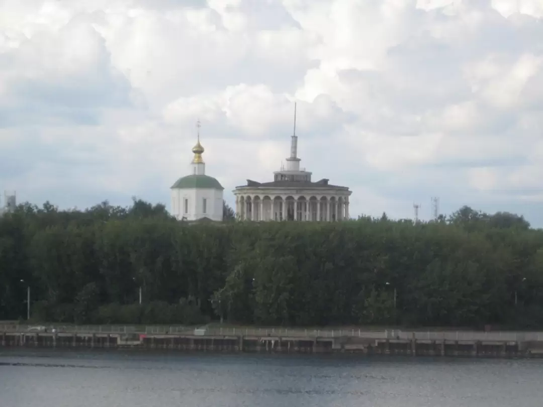 Вид на речной вокзал с Волги