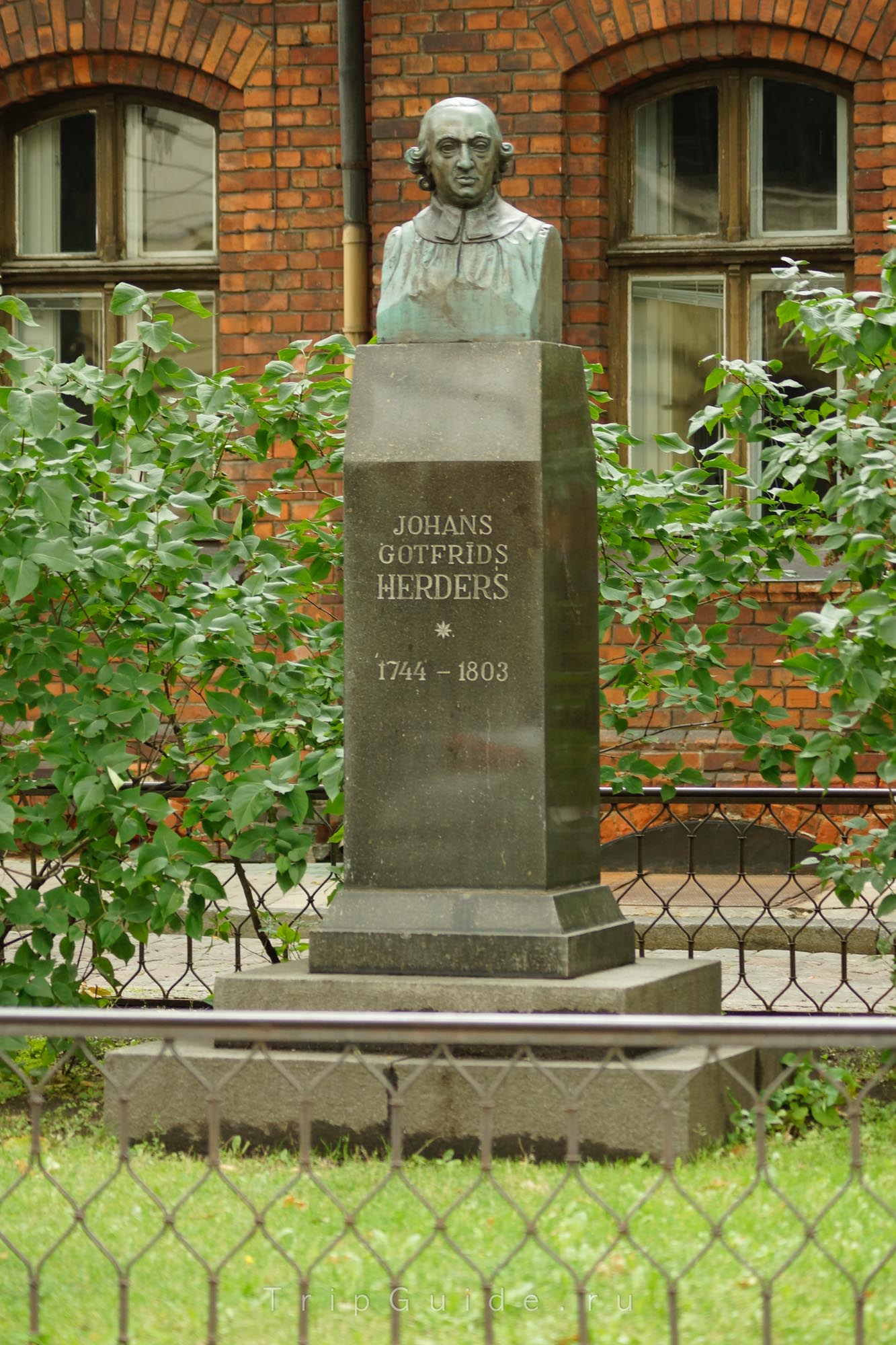 Памятник Иоганну Готфриду Гердеру в Риге