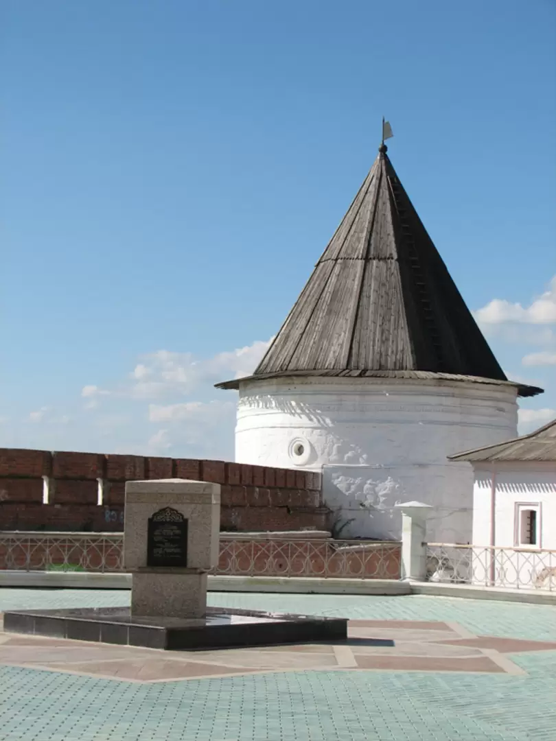 Памятный знак в честь закладки мечети Кул-Шариф