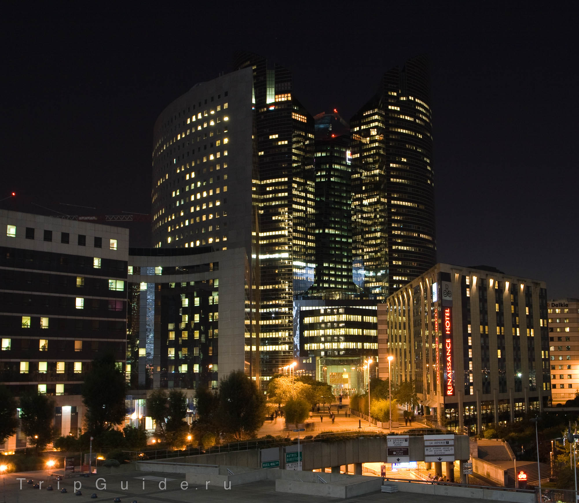 Tour Pacific, Renaissance hotel la Defence