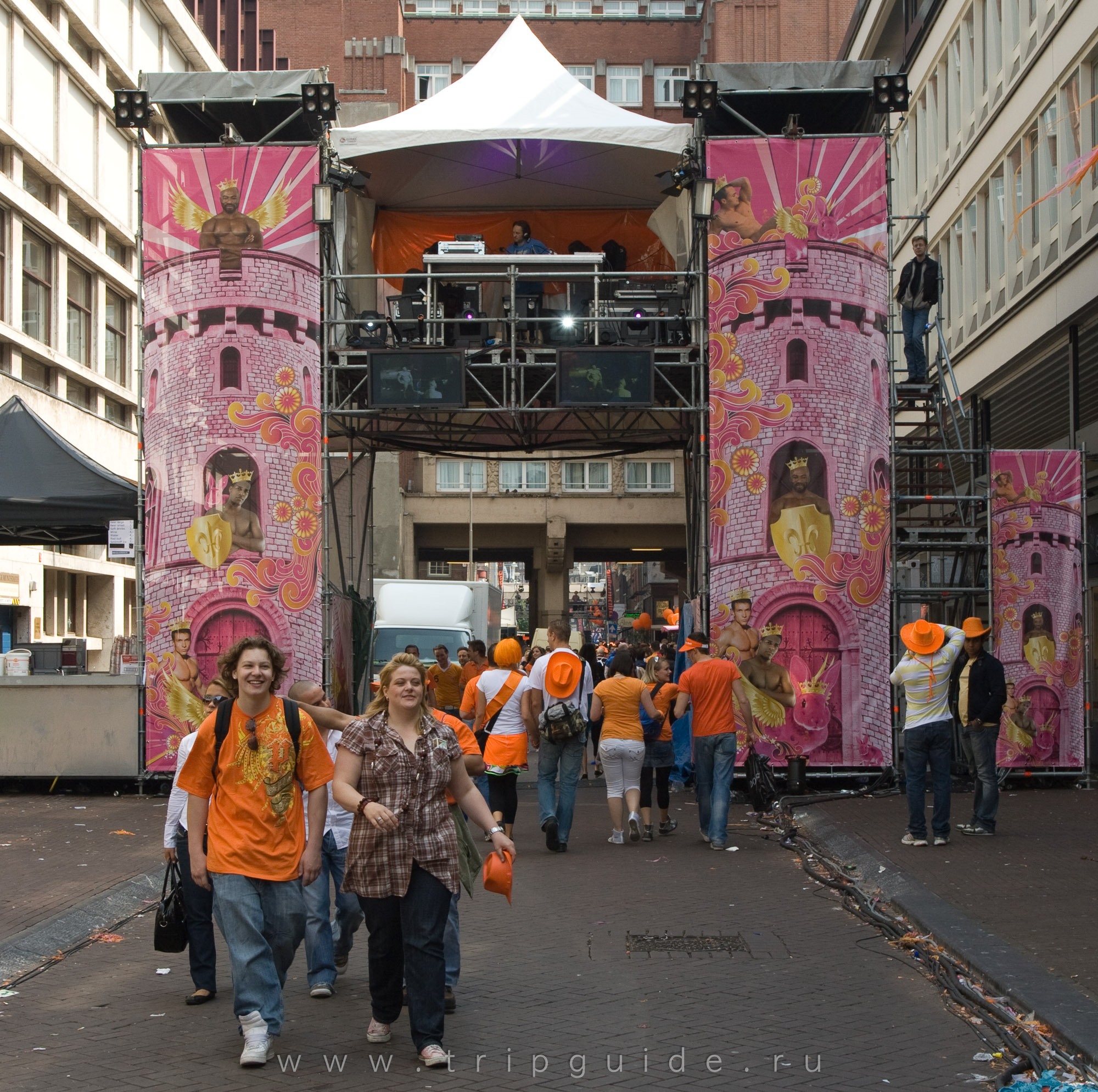 Дискотека на гей улице Рехулизбрейстраат (Reguliersbreestraat)