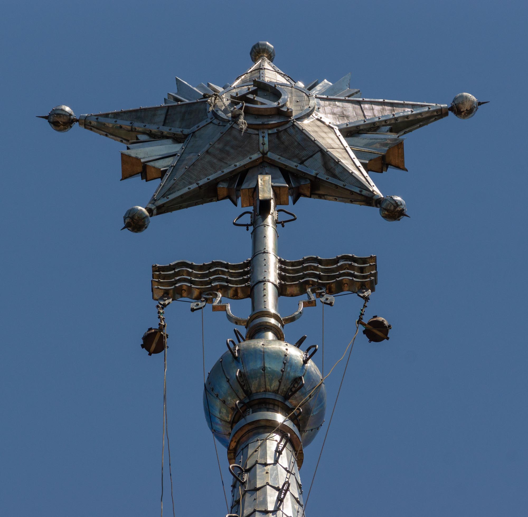 Морской вокзал Сочи, звезда на шпиле