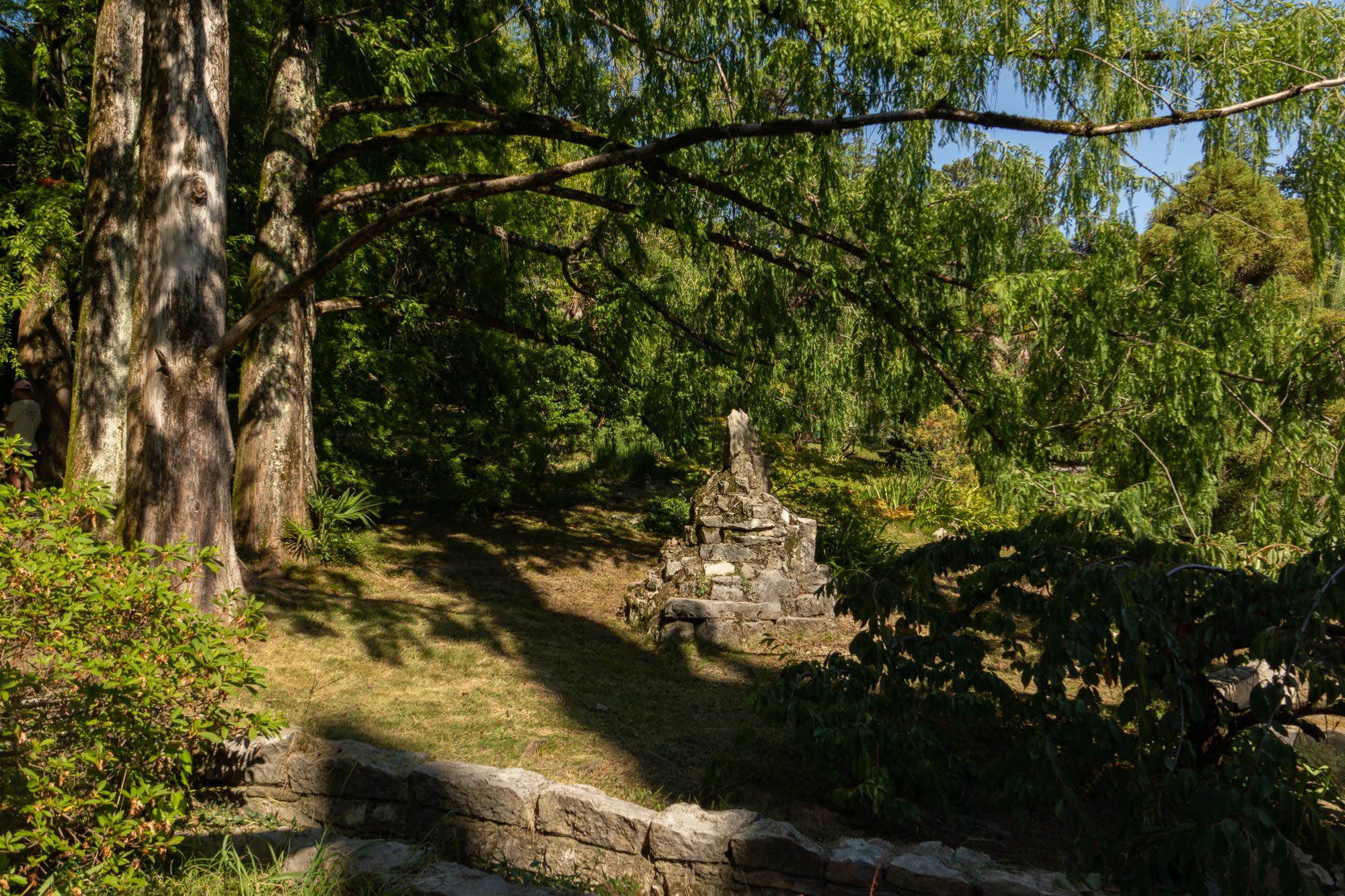 Камни — непременная часть японского сада