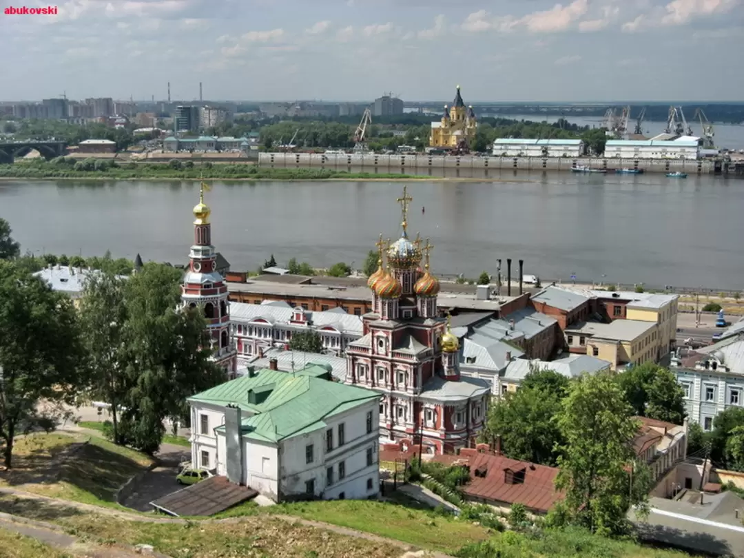 Вид на стрелку и река Оку