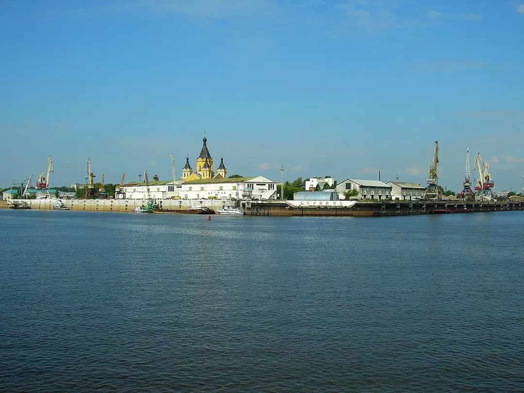 Стрелка в Нижнем Новгороде — место слияния Волги и Оки