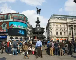 Площадь Пикадилли в Лондоне