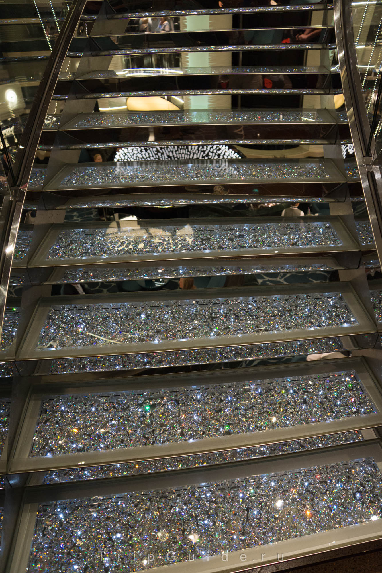 Лестница с кристаллами Swarovski