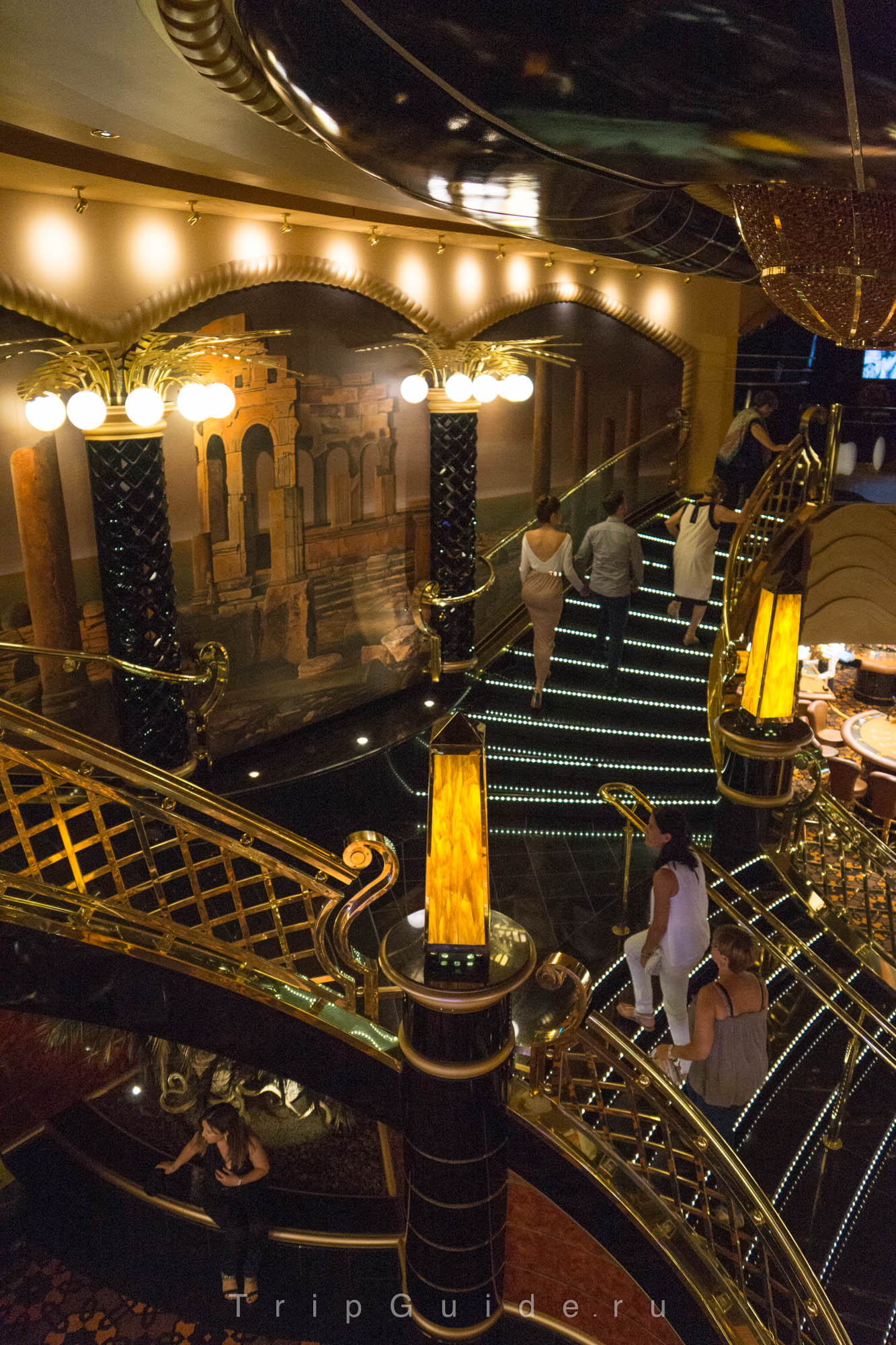 Лестница между El Dorado Piano bar и Millenium Star Casino 