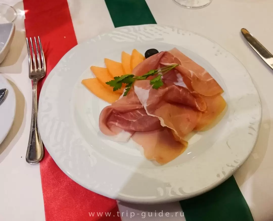 Fanned out prosciutto and Cantaloupe melon / Ветчина с дыней (классическое сочетание) / Golden Lobster 3-й день
