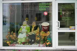 Витрина кафе и столовой «Дом чая» на улице Баумана в Казани Витрина кафе и столовой «Дом чая» на улице Баумана в Казани