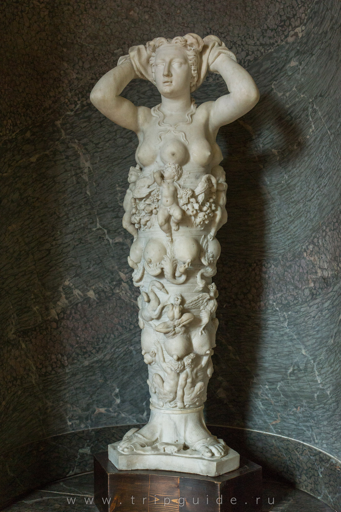 Скульптура Природа из белого мрамора, скульптор Триболо (1529 г.), из коллекции Франциска I