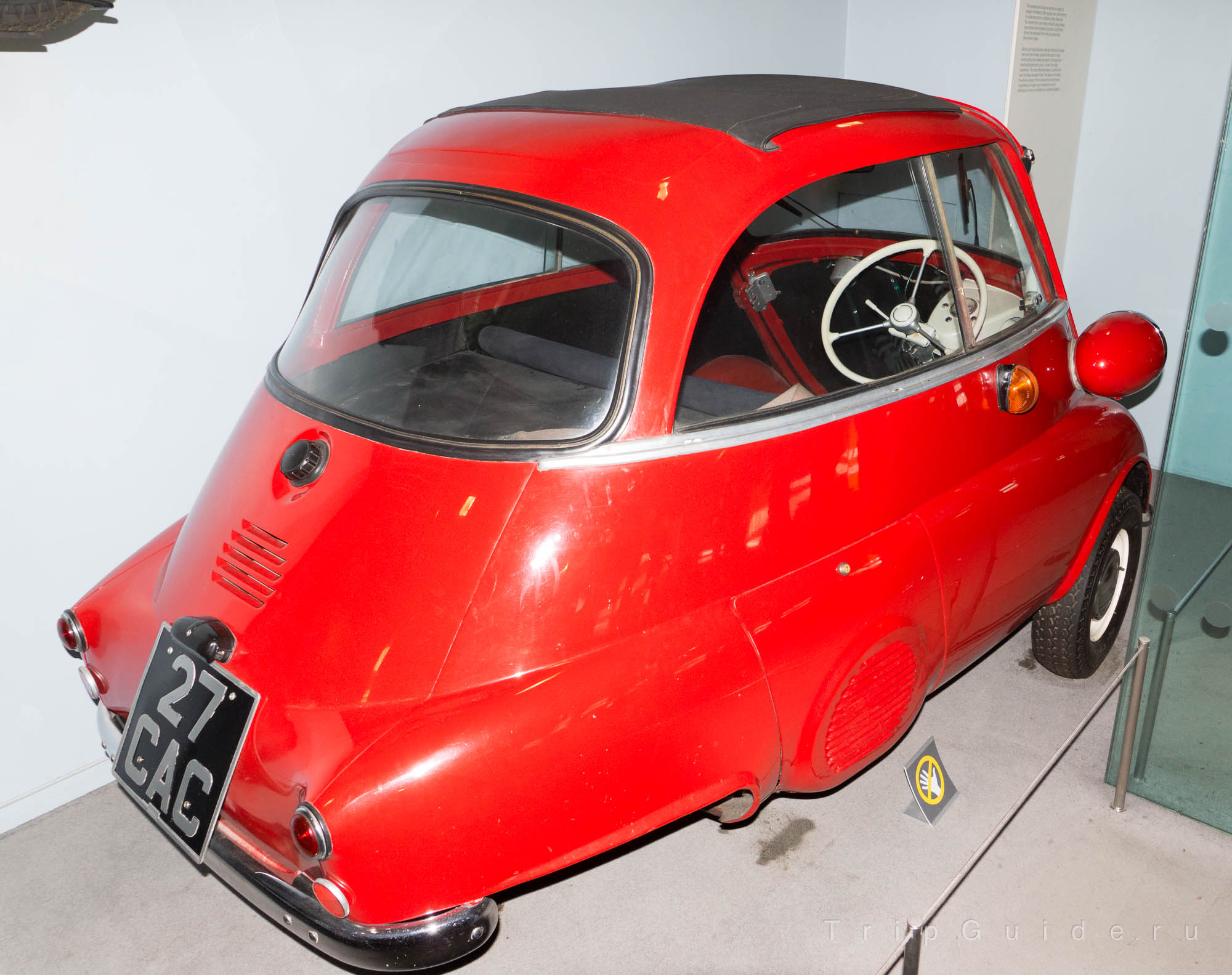 BMW Isetta 300, 1961 г. — это авто произведено по лицензии британской компании Isetta из Брайтона