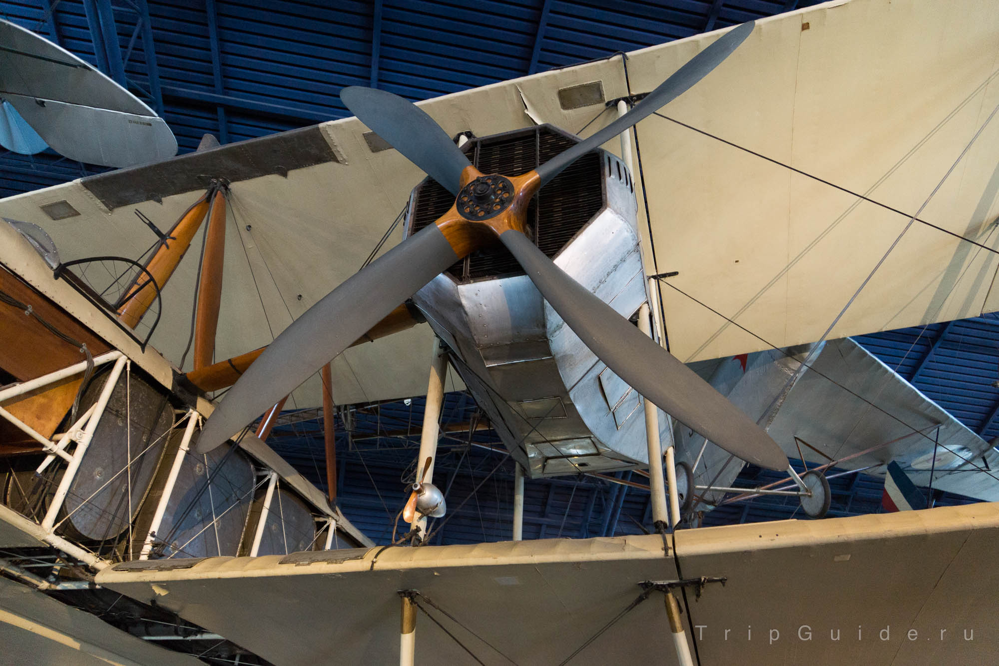 «Викерс Вими» («Vickers Vimy») — левый двигатель