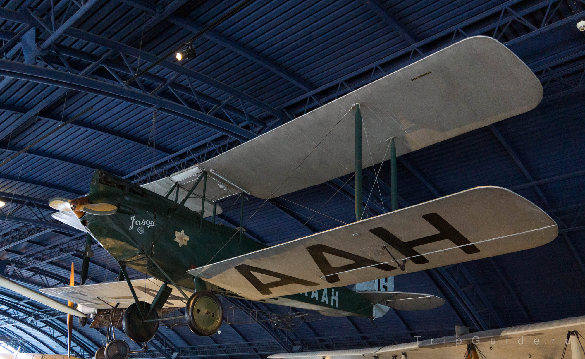 De Havilland DH-60G Gipsy Moth — в 1930 году Эми Джонсон стала первой женщиной, совершившей перелёт из Великобритании в Австралию в одиночку на этом самолёте