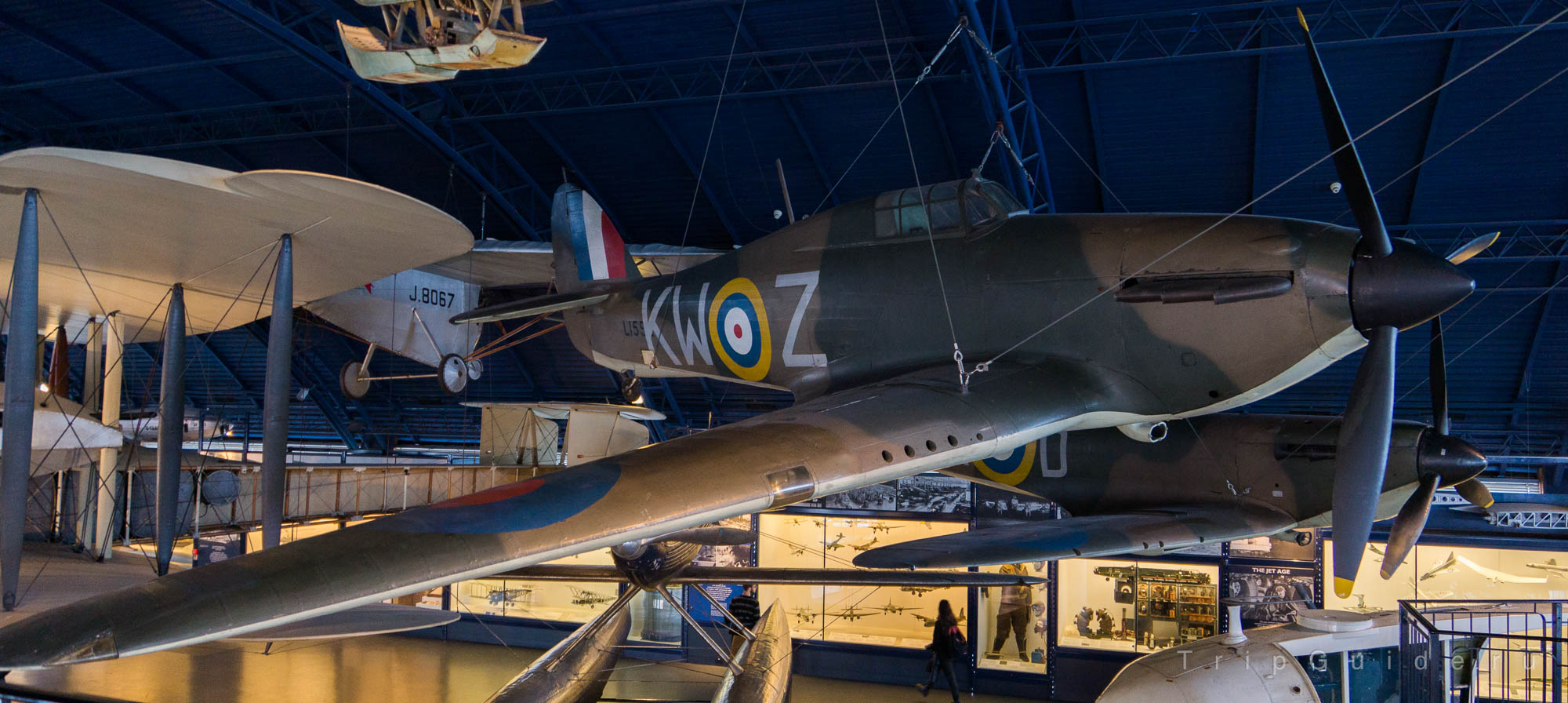 Хоукер Харрикейн (Hawker Hurricane) 1938 г. — истребители времен Второй Мировой войны, составляли более 60% истребителей в ВВС Великобритании в 1940 году