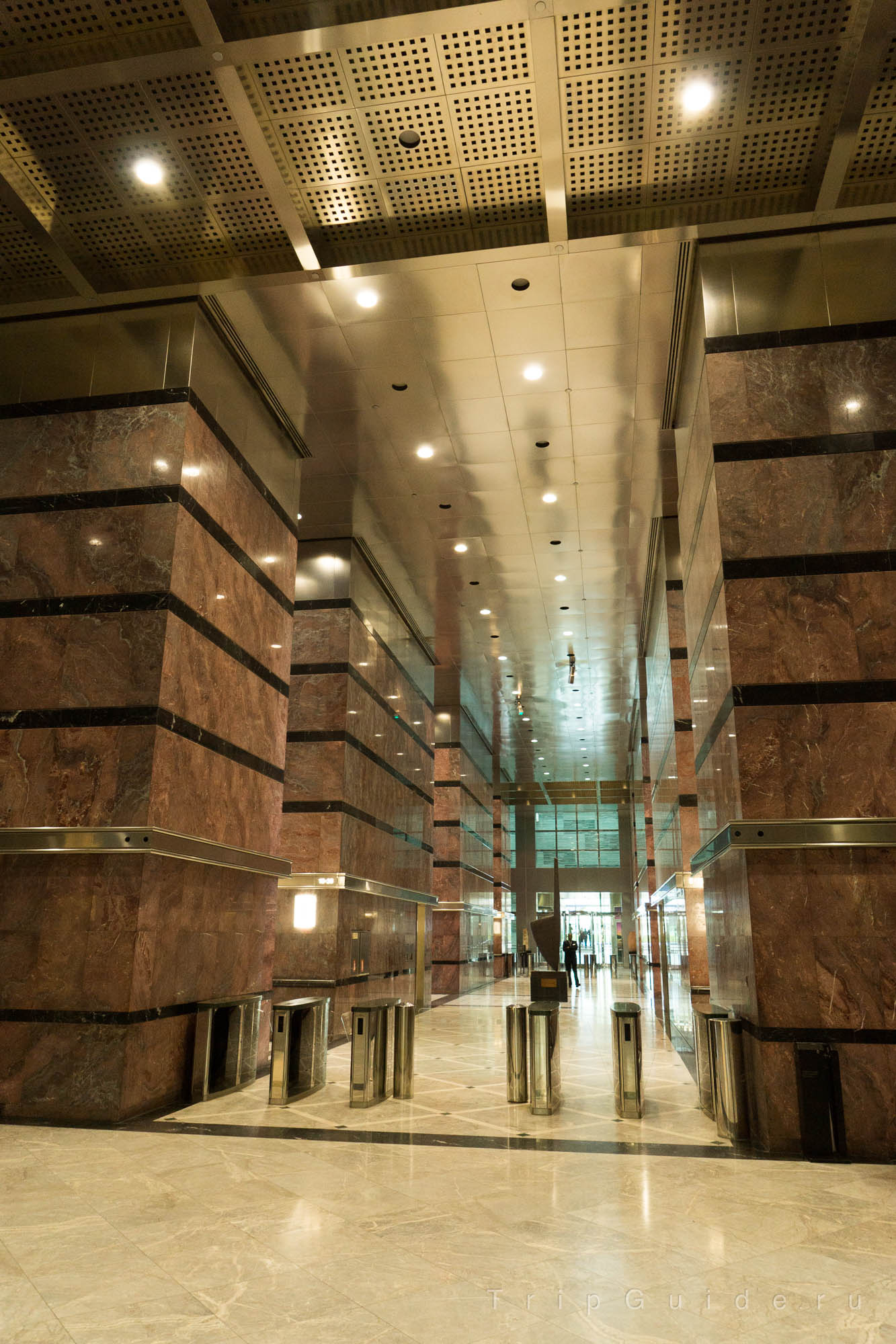 Небоскреб «One Canada Square» в Лондоне