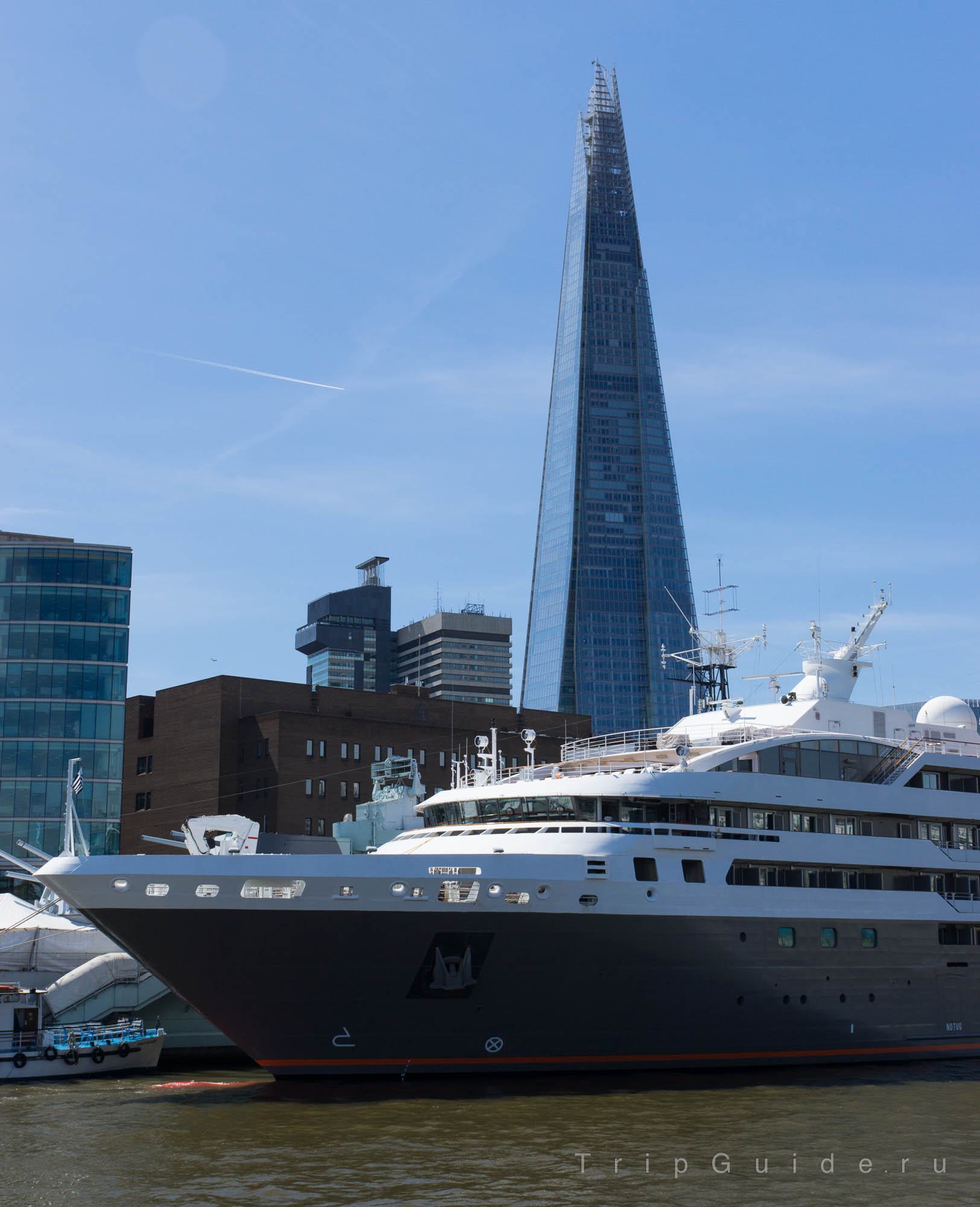 Круизный лайнер «L'Austral» («Южный») и небоскреб «Осколок» («The Shard»)