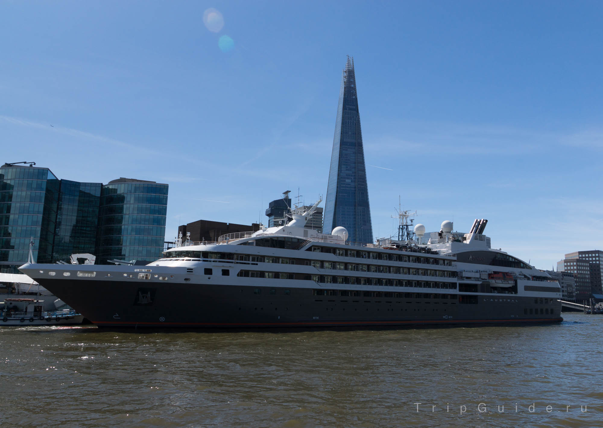Круизный лайнер «L'Austral» («Южный») и небоскреб «Осколок» («The Shard»)