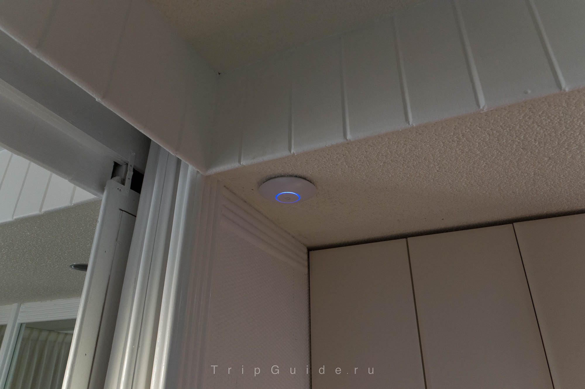 Wi-Fi репитер похож на маленькое НЛО