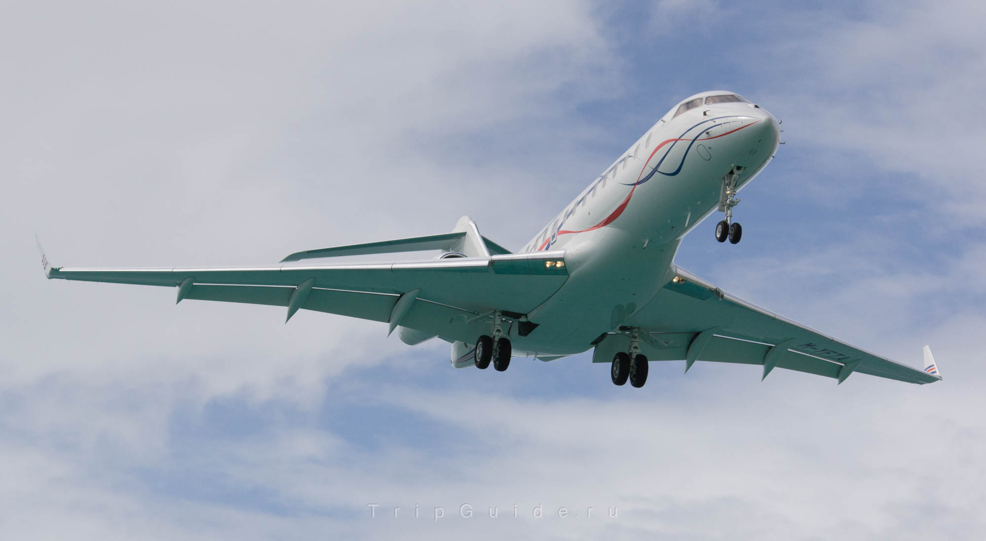 Самолет Bombardier Global 6000, бортовой номер M-YFTA частного владельца