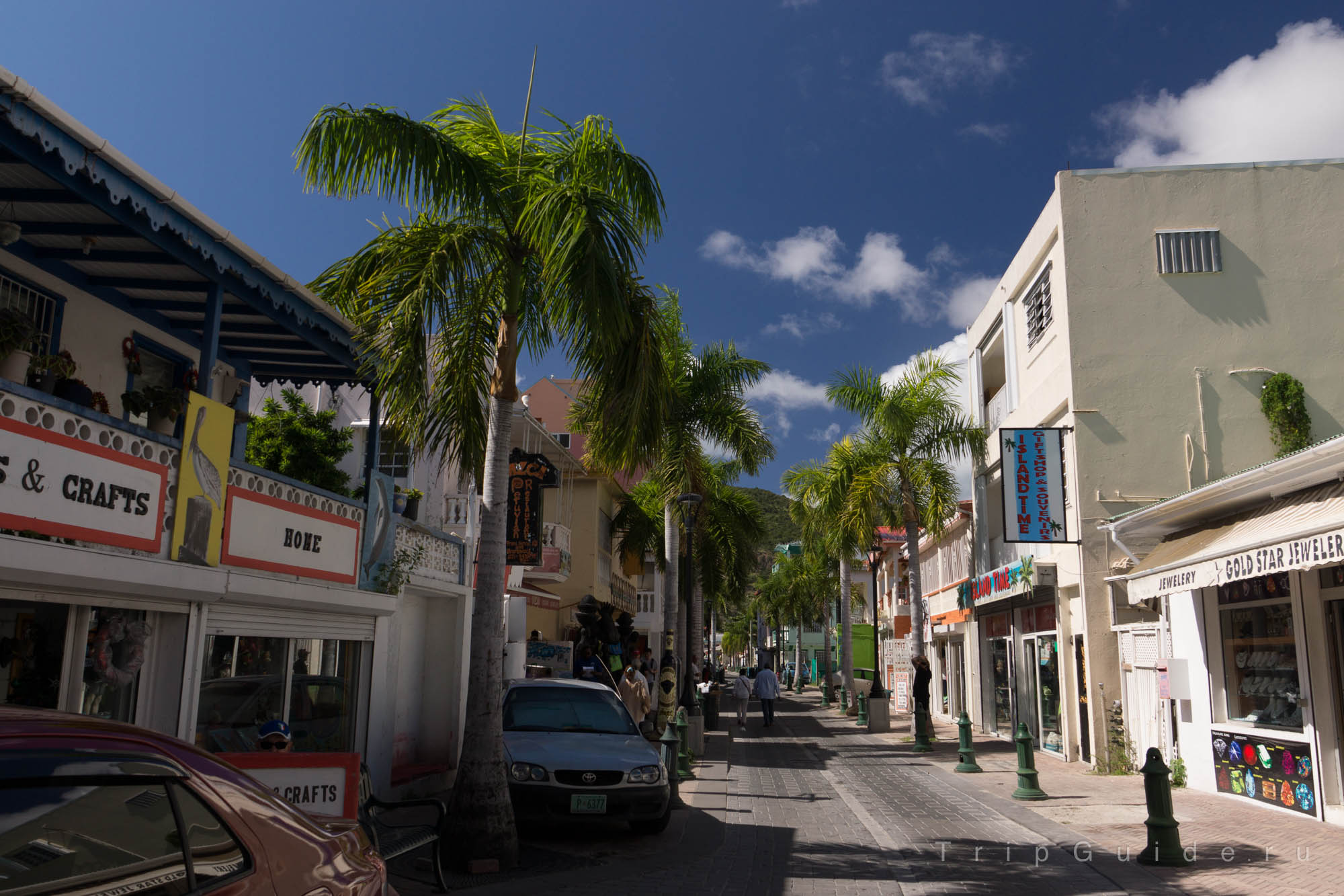 Пешеходная улица в Филипсбурге — Front street in Philipsburg