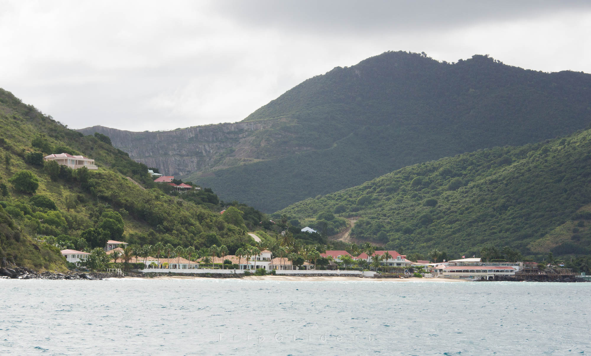 Вид на Гран Кас (Grand Case) от скалы Creole Rock