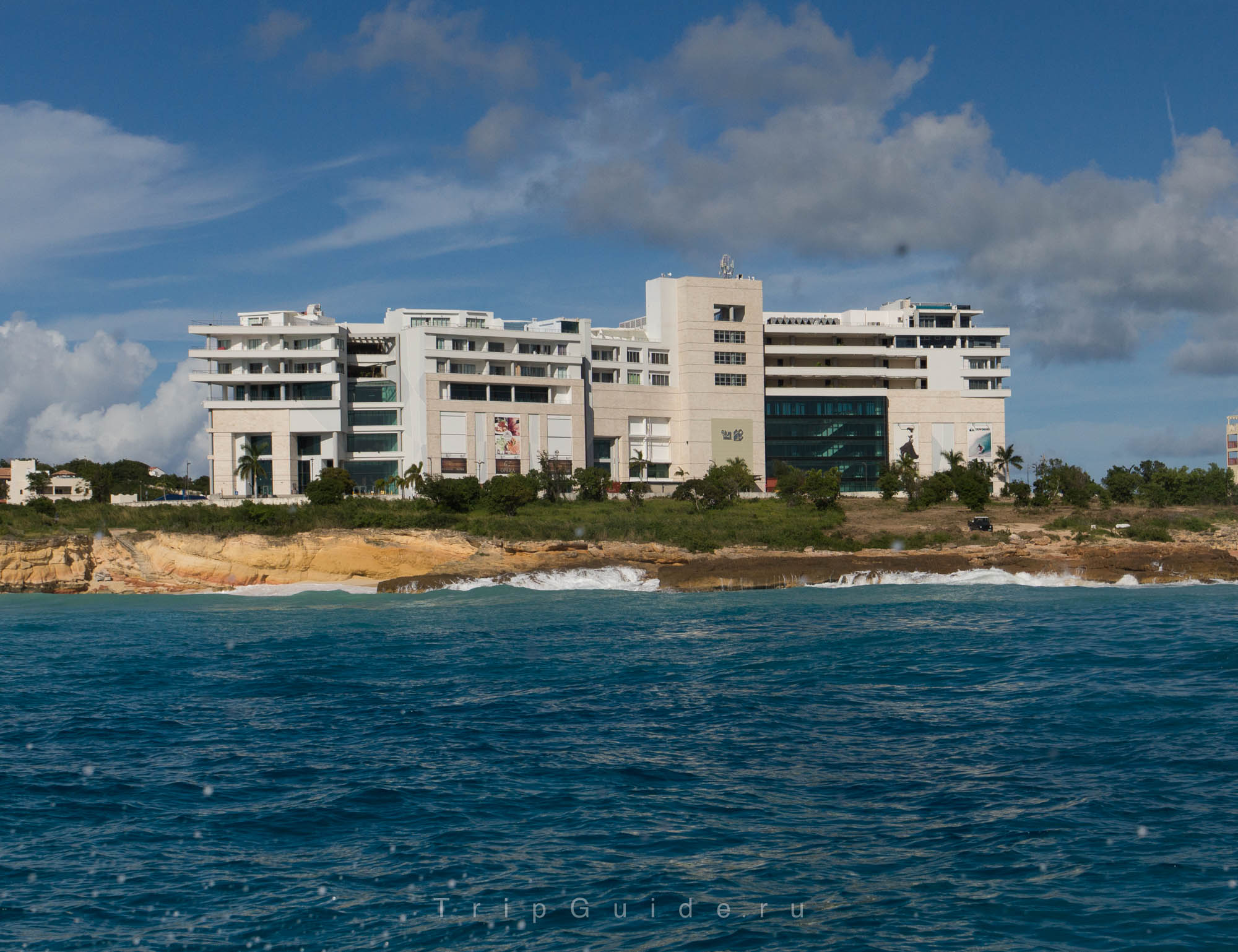 Апартаменты Голубой Молл в Синт Маартен (Blue Mall St. Maarten at Cupecoy)