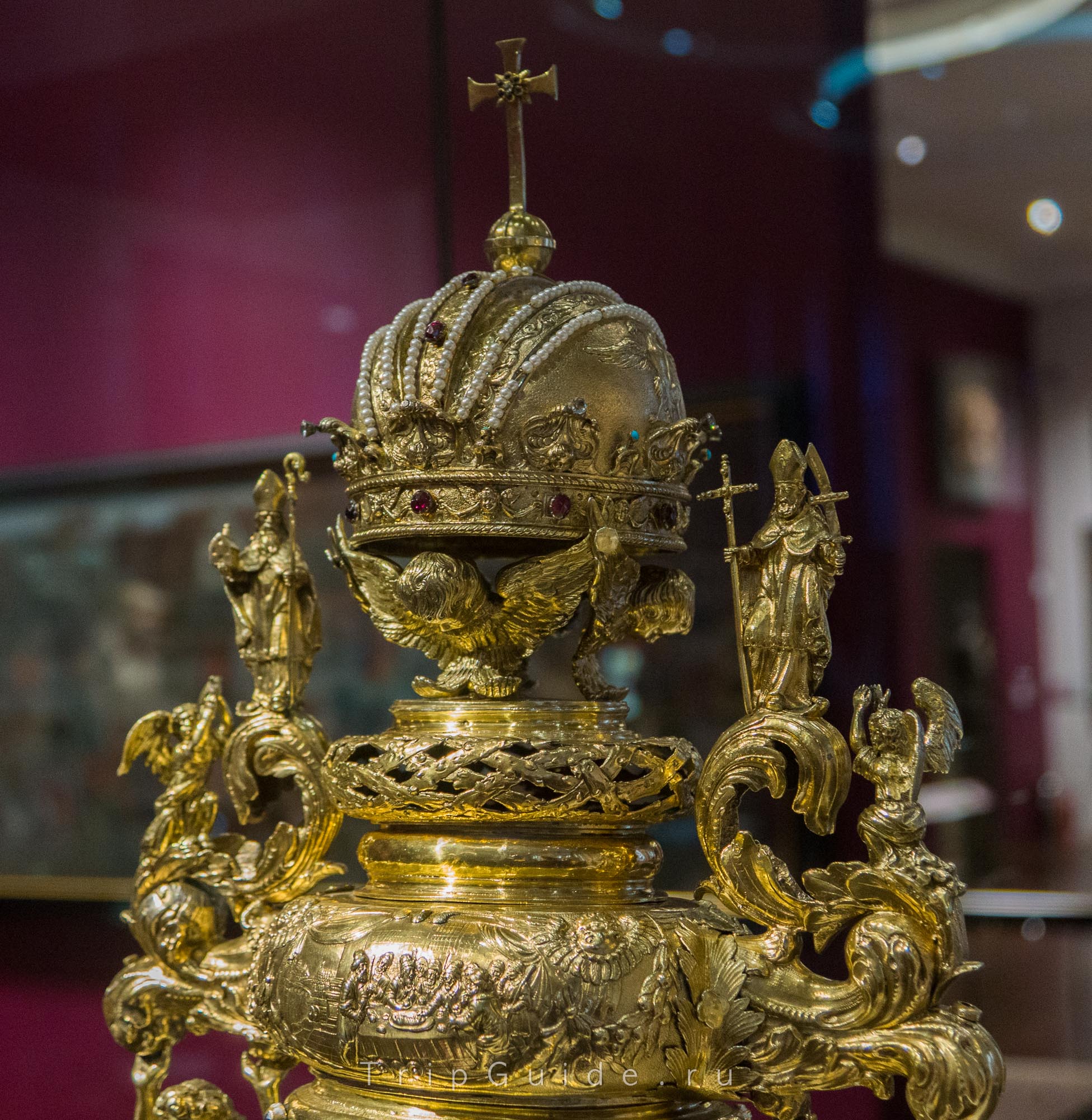 Дароносица (1674 г.), Гарлем — Нидерланды в то время были протестантской страной и католические мессы были запрещены. Тем не менее мессы проводились тайно с использованием таких предметов культа