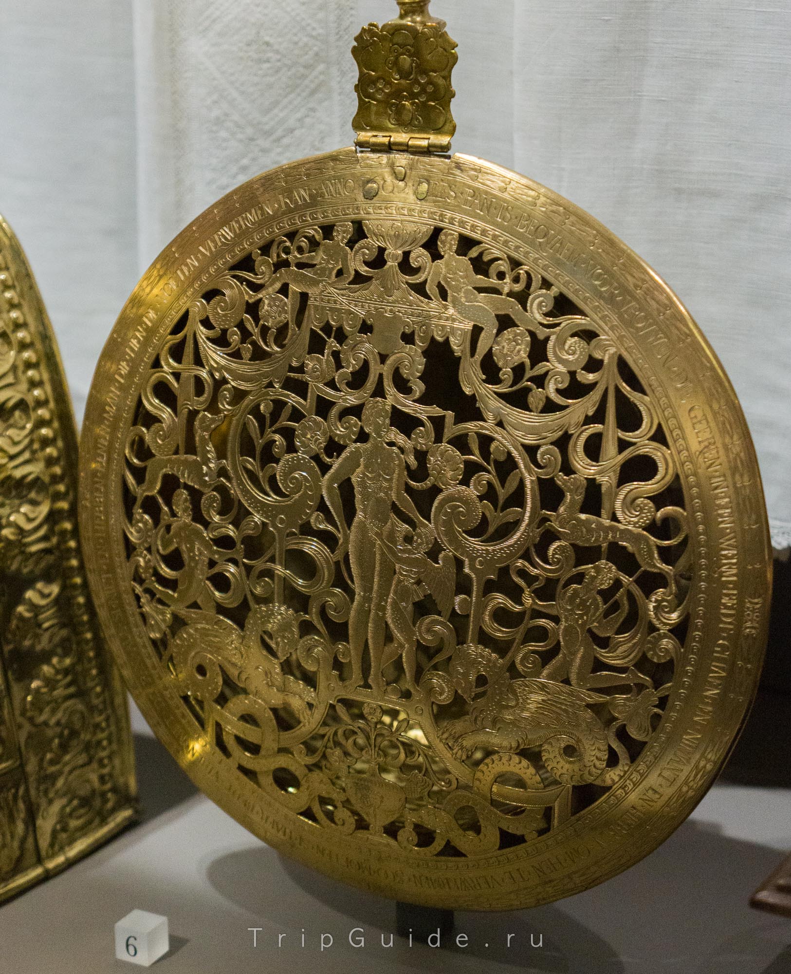 Грелка (Нидерланды, 1602) — несмотря на изображение Венеры и Купидона, она предназначалась для женщин, которые так и не смогли найти мужчину, который бы согрел им ноги