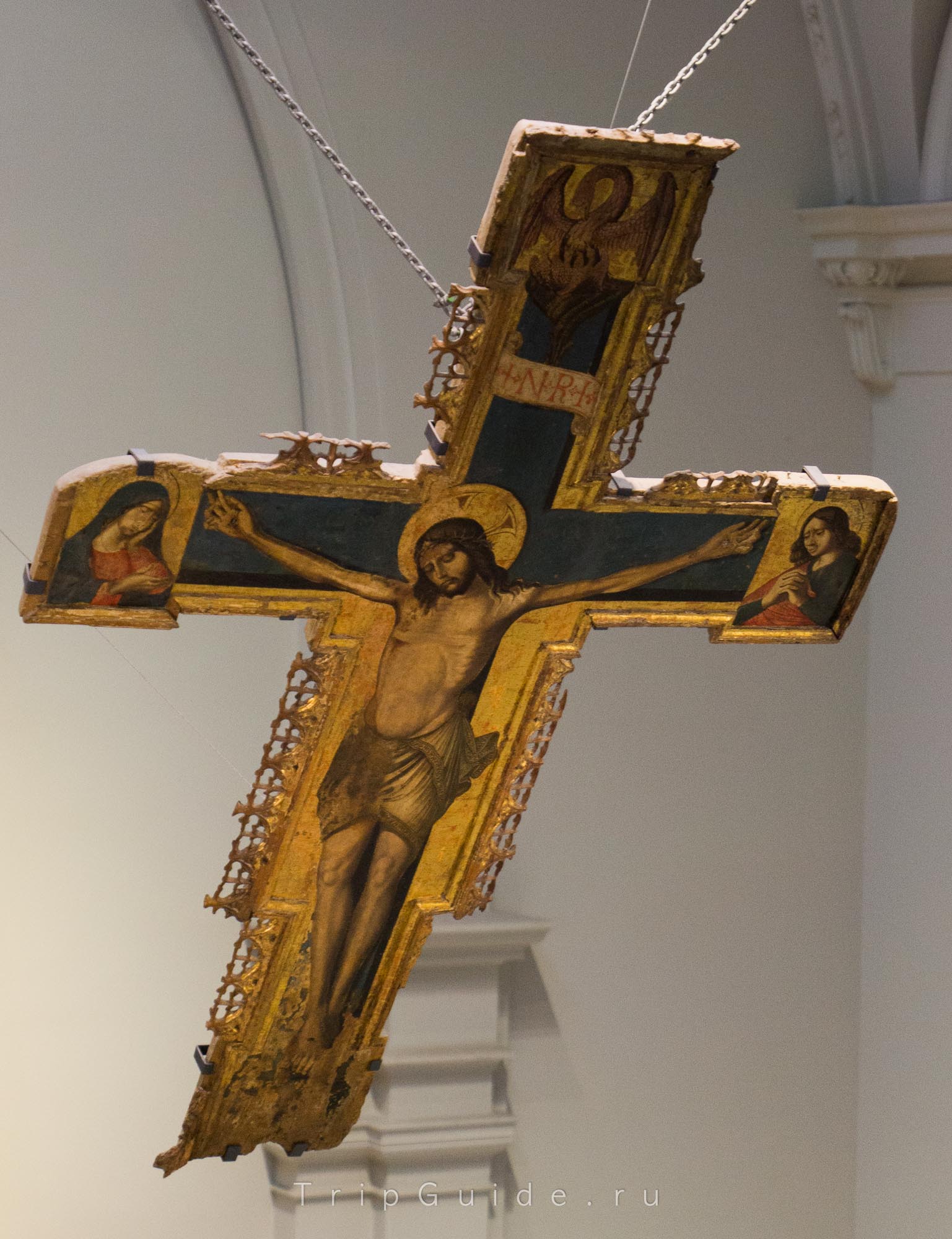 Распятие Антонио де Салиба (Antonio de Saliba, Сицилия, 1490–1500) — на верху видно пеликана, который клюёт свою грудь чтобы накормить своей кровью детёныша — символ жертвы Христа