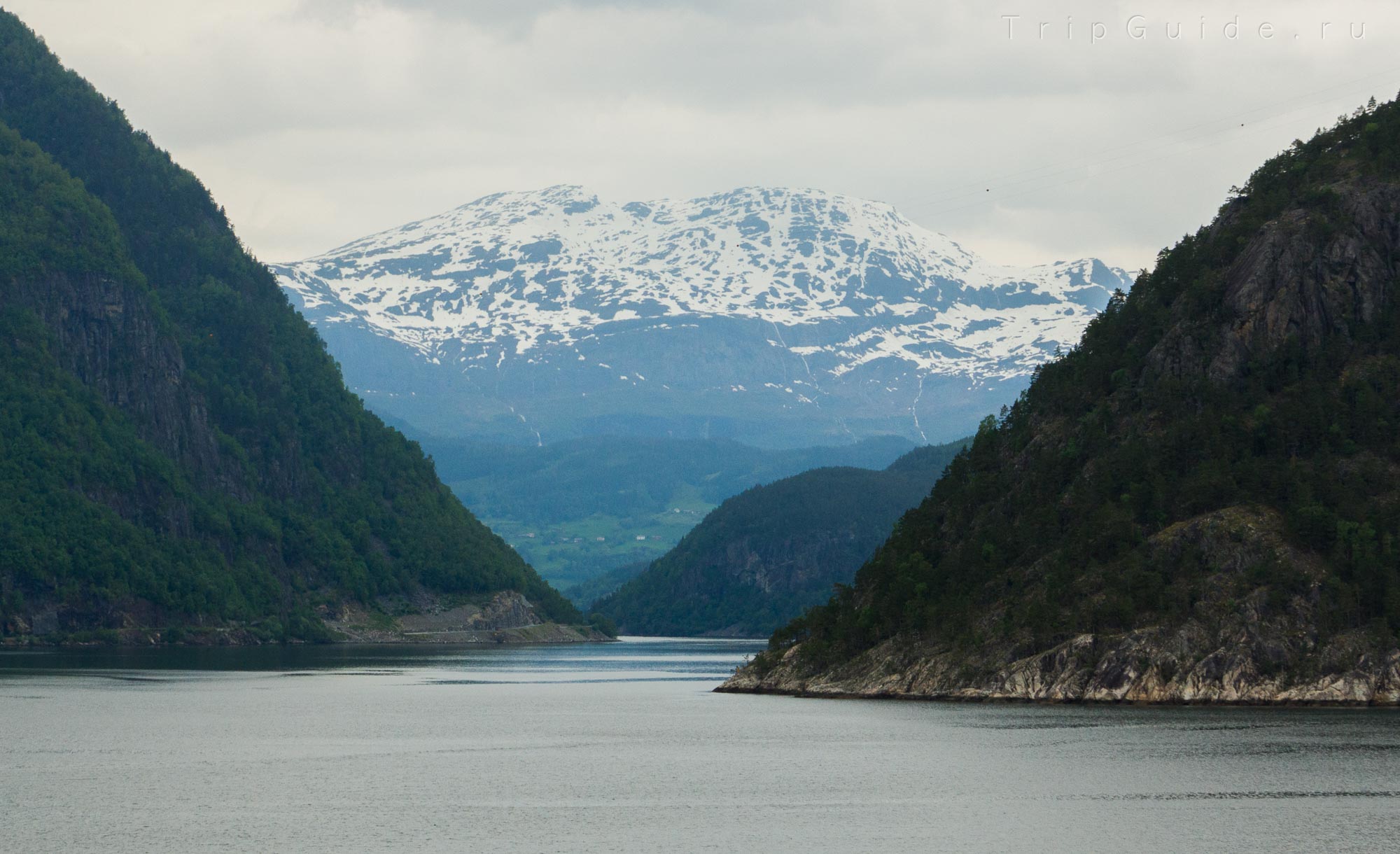 Фьорд Уса (Osafjorden) и гора Вассфьёро (Vassfjøro, 1633 m)