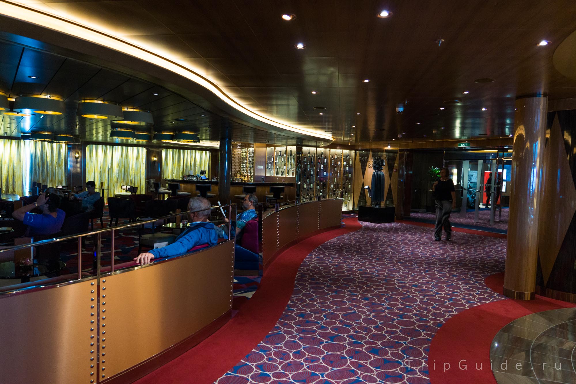 «Explorers bar» m/s «Koningsdam»