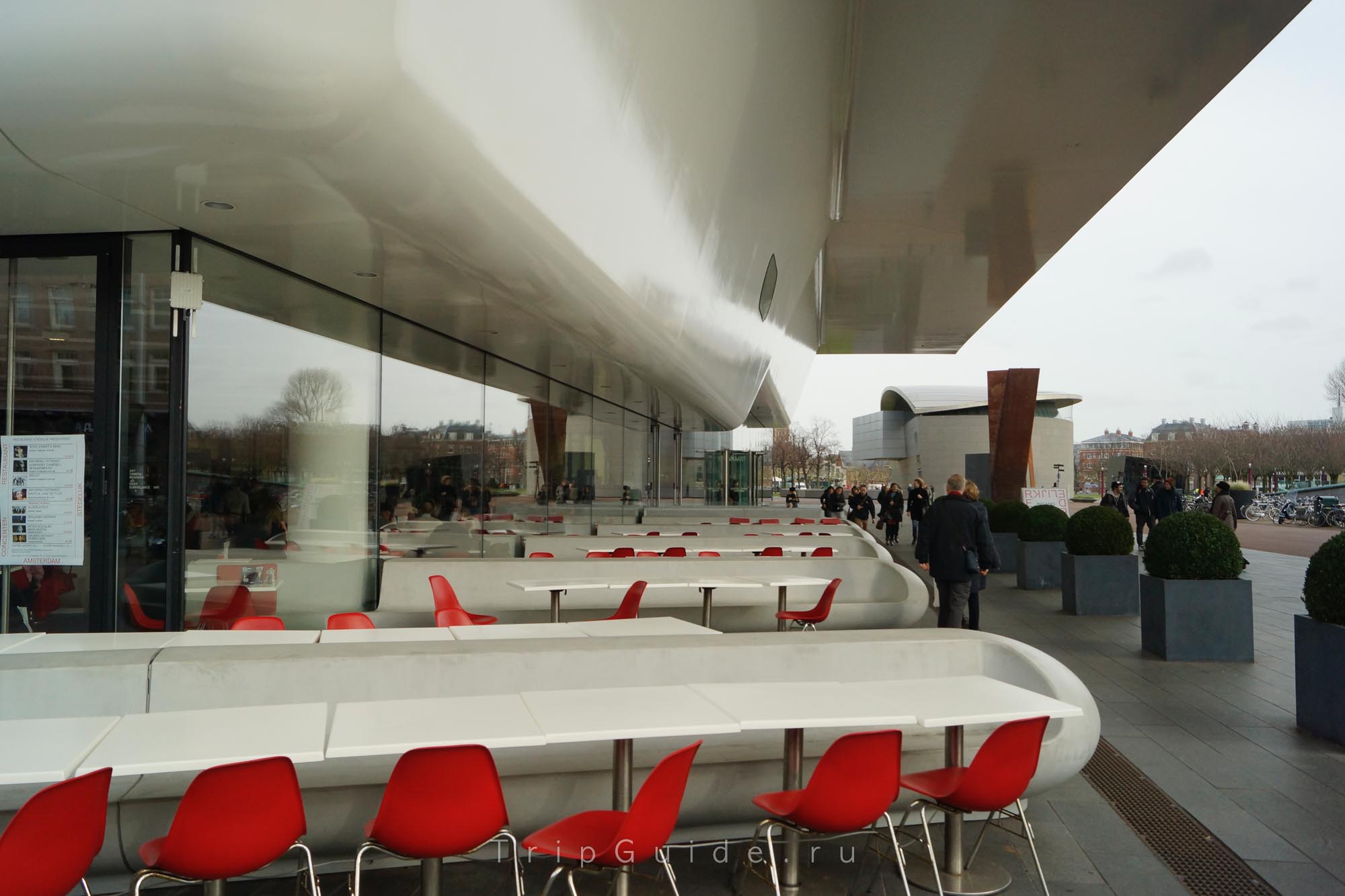 Стеделейк музей современного искусства в Амстердаме (Stedelijk museum)